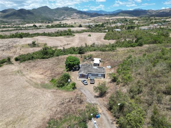 14 LOS LLANOS WARD, Coamo, PR 00769