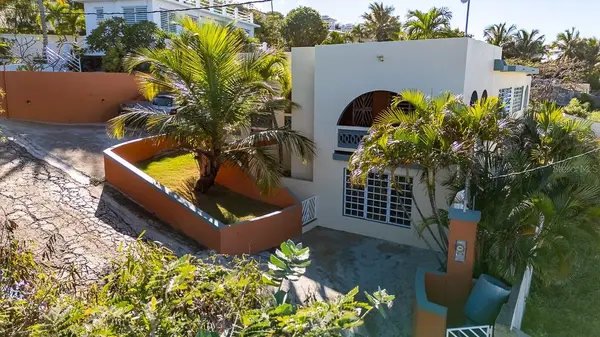 327 BRAVOS, Vieques, PR 00765