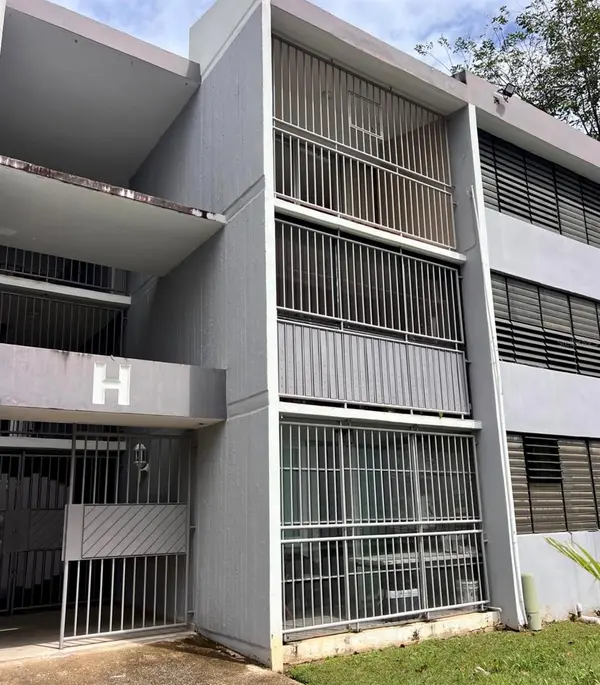 10 II SANTA CRUZ #H301, Bayamon, PR 00961