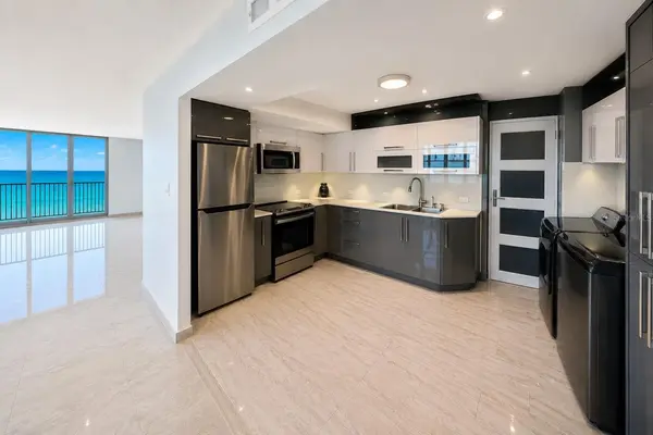 Villas del Mar Este PH AV. ISLA VERDE #H, Carolina, PR 00979