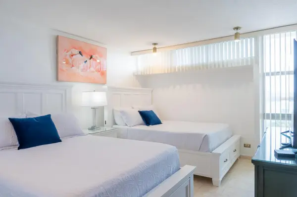 6165 AV, ISLA VERDE #669, Carolina, PR 00979