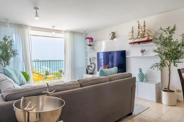 6165 AV, ISLA VERDE #669, Carolina, PR 00979