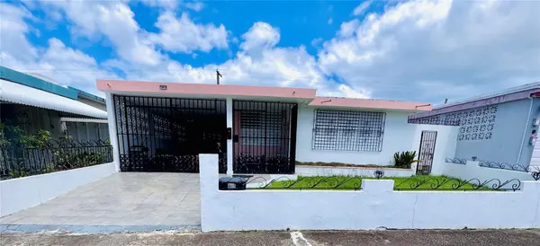 Calle 232 COUNTRY CLUB #JF-33, Carolina, PR 00982