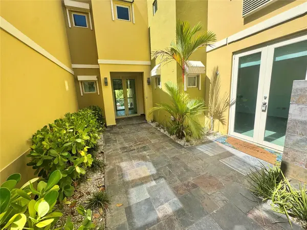 90 CANDELERO DR #32, Humacao, PR 00791