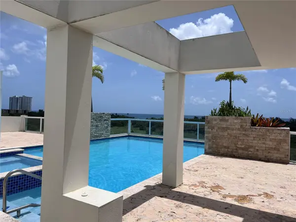 100 OCEAN PLAZA DR #15, Luquillo, PR 00773