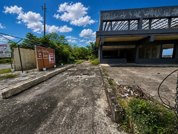 Calle 28 URB. MIRAFLORES, Bayamon, PR 00957