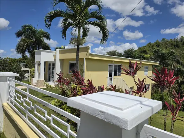 8C CLAVEL ST., Dorado, PR 00646