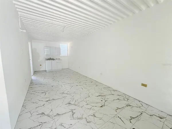 4 CALLE, Carolina, PR 00987