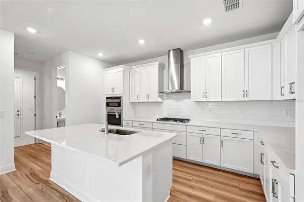 8221 SEAFLOWER Pkwy, Bradenton, FL 34210