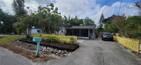 2912 HAWTHORNE ST, Sarasota, FL 34239