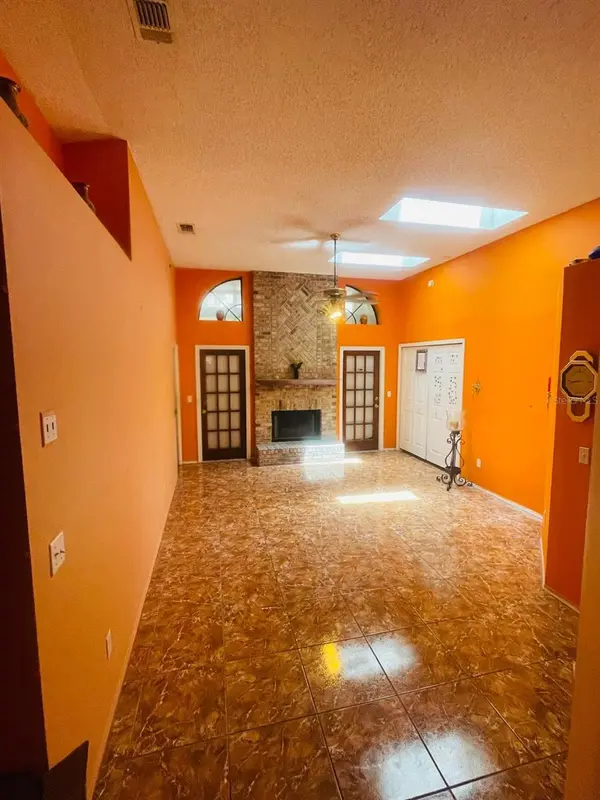 1208 WINDWARD DR, Apopka, FL 32703
