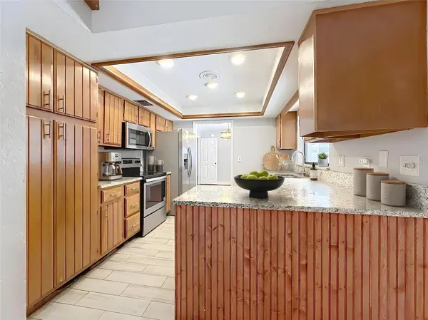 209 FIRST ST, Tavares, FL 32778