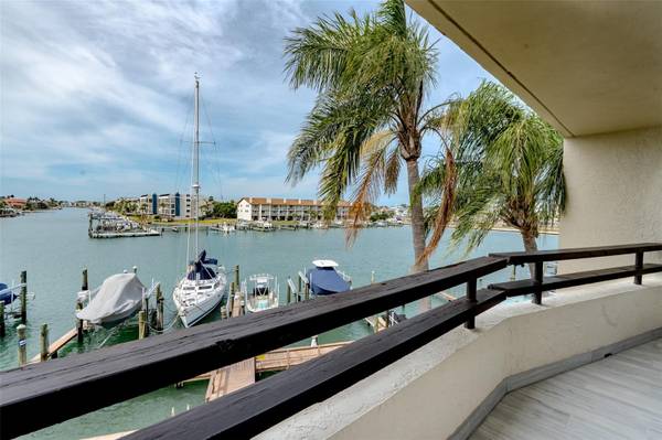 126 1ST ST E #210, Tierra Verde, FL 33715