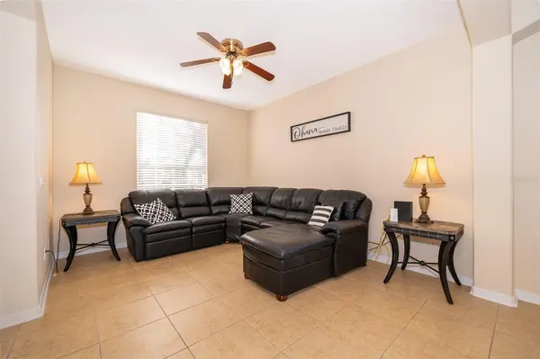 906 ORANGE COSMOS BLVD, Davenport, FL 33837