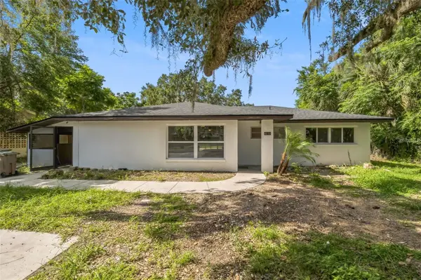 4212 HARRY DR, Fruitland Park, FL 34731