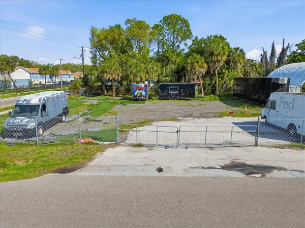 7511 WINCHESTER DR, Tampa, FL 33615