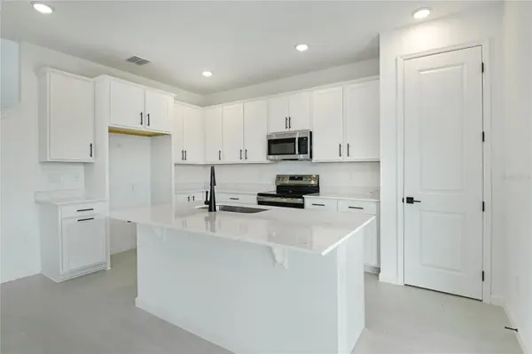 3481 MACCHI AVE, Tavares, FL 32778