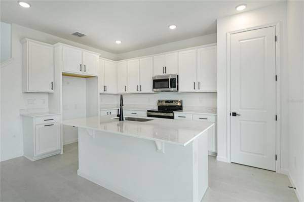 3481 MACCHI AVE, Tavares, FL 32778