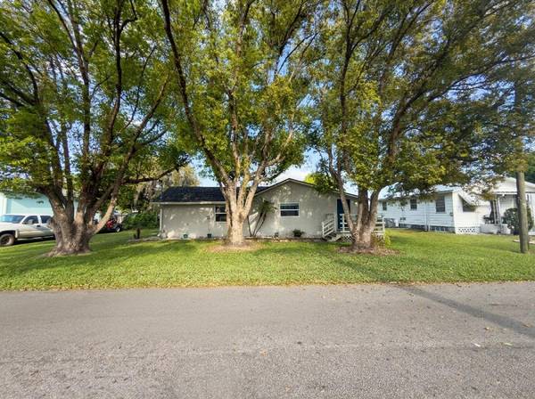 1611 SALMON ST, St Cloud, FL 34771
