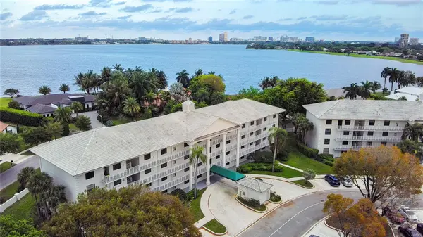 3635 WHITEHALL DR #401, West Palm Beach, FL 33401