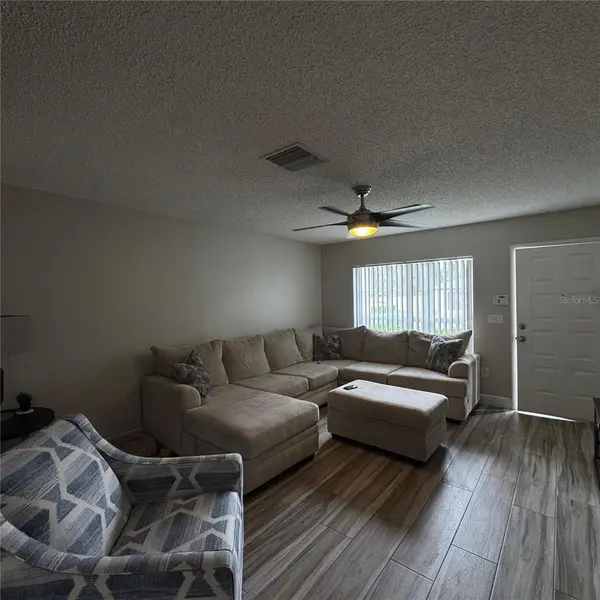 306 KENSINGTON LAKE CIR, Brandon, FL 33511
