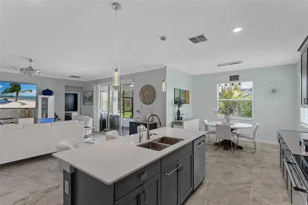 2215 CAMDEN PARK AVE, Davenport, FL 33837