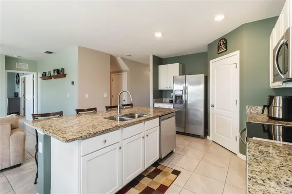 2464 WHITE POPPY DR, Kissimmee, FL 34747