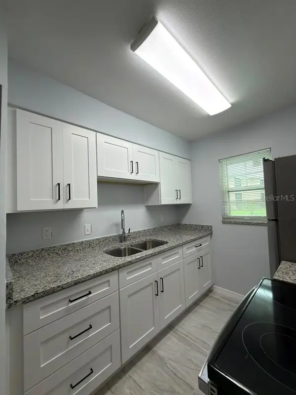 843 SKY LAKE CIR #B, Orlando, FL 32809