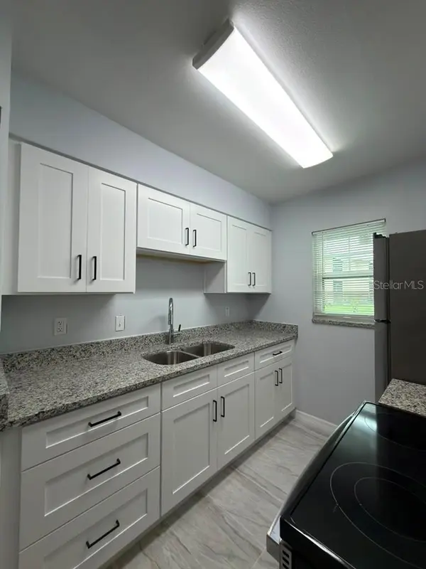843 SKY LAKE CIR #B, Orlando, FL 32809
