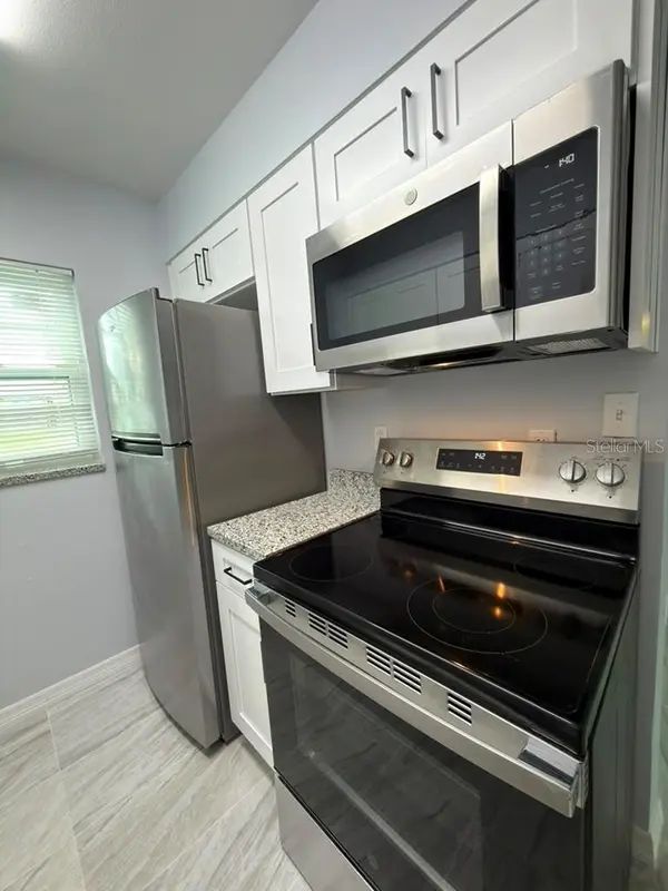 843 SKY LAKE CIR #B, Orlando, FL 32809