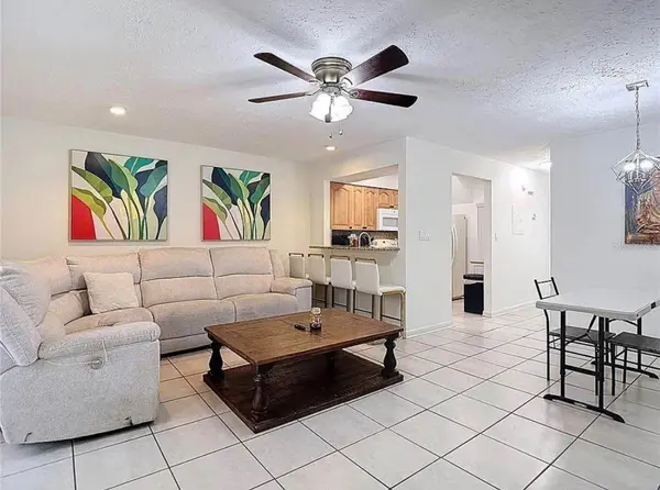 10131 LAKE OAK CIR, Tampa, FL 33624