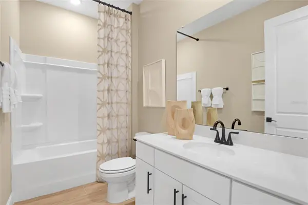 190 BLUE STAR CT, Tavares, FL 32778