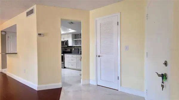 2025 SYLVESTER RD #N109, Lakeland, FL 33803