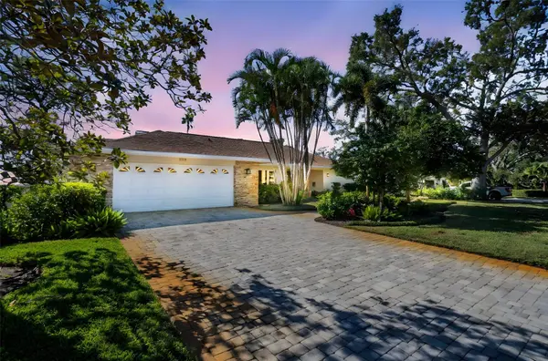 1100 FRIENDLY WAY S, St Petersburg, FL 33705
