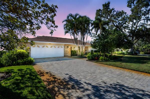1100 FRIENDLY WAY S, St Petersburg, FL 33705