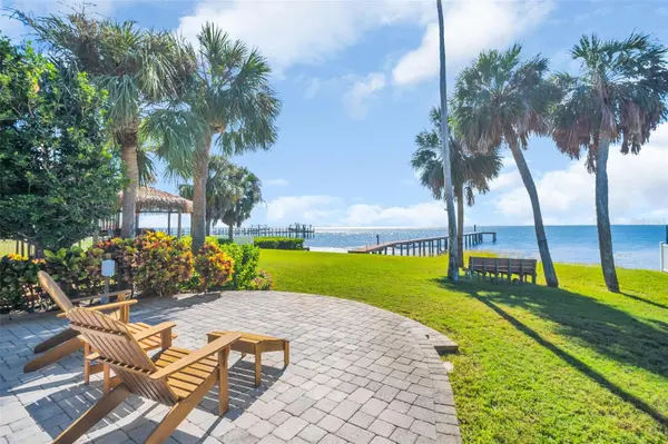 1100 FRIENDLY WAY S, St Petersburg, FL 33705