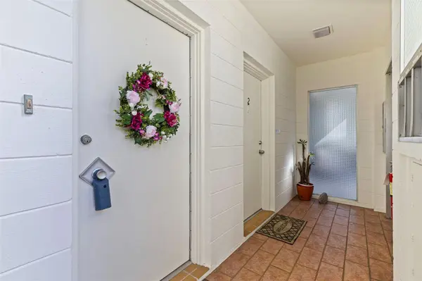 1036 NORTH SHORE DR NE #1, St Petersburg, FL 33701