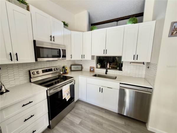 1333 SHADY PINE WAY #D, Tarpon Springs, FL 34688