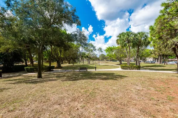 5961 N FALLS CIRCLE DR #411, Lauderhill, FL 33319
