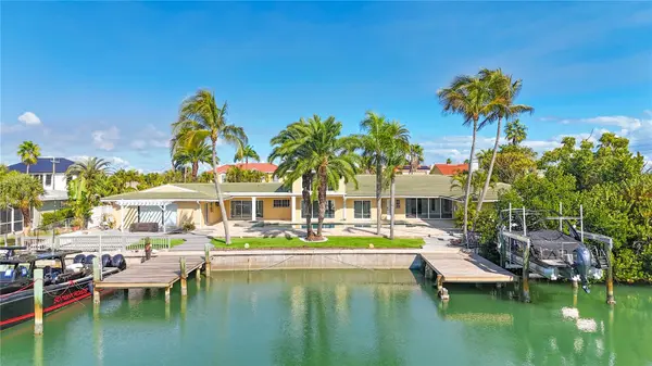 482 HERMOSITA DR, St Pete Beach, FL 33706