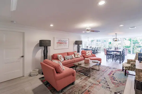 1125 W PEPPERTREE DR #102, Sarasota, FL 34242