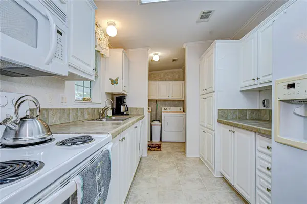 3337 DAWNS DELL, Zephyrhills, FL 33541