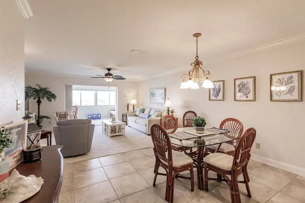 1125 W PEPPERTREE DR #605, Sarasota, FL 34242