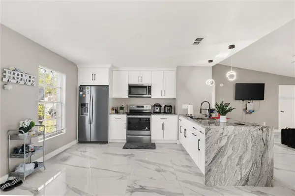 5721 CARROLLWOOD MEADOWS DR, Tampa, FL 33625