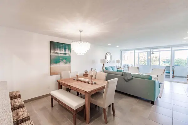 1125 W PEPPERTREE DR #407, Sarasota, FL 34242