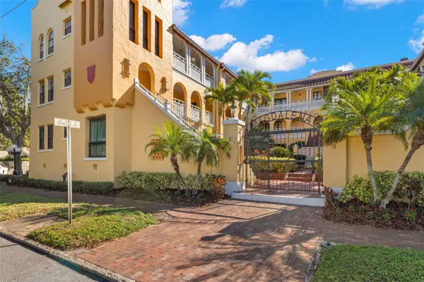 210 22ND AVE NE #15, St Petersburg, FL 33704