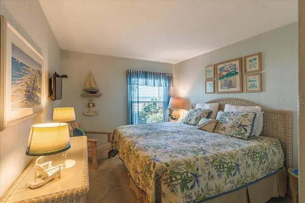 6154 MIDNIGHT PASS RD #102, Sarasota, FL 34242