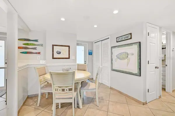6154 MIDNIGHT PASS RD #206, Sarasota, FL 34242