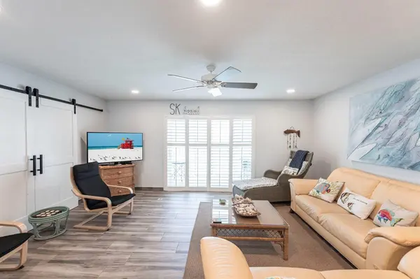 6154 MIDNIGHT PASS RD #202, Sarasota, FL 34242