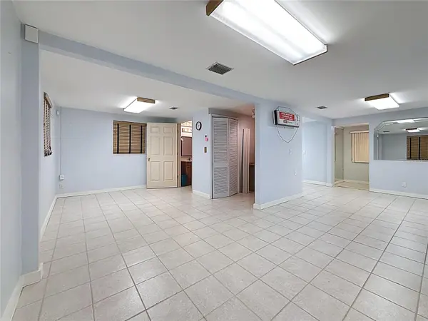 550 E BAY DR, Largo, FL 33770